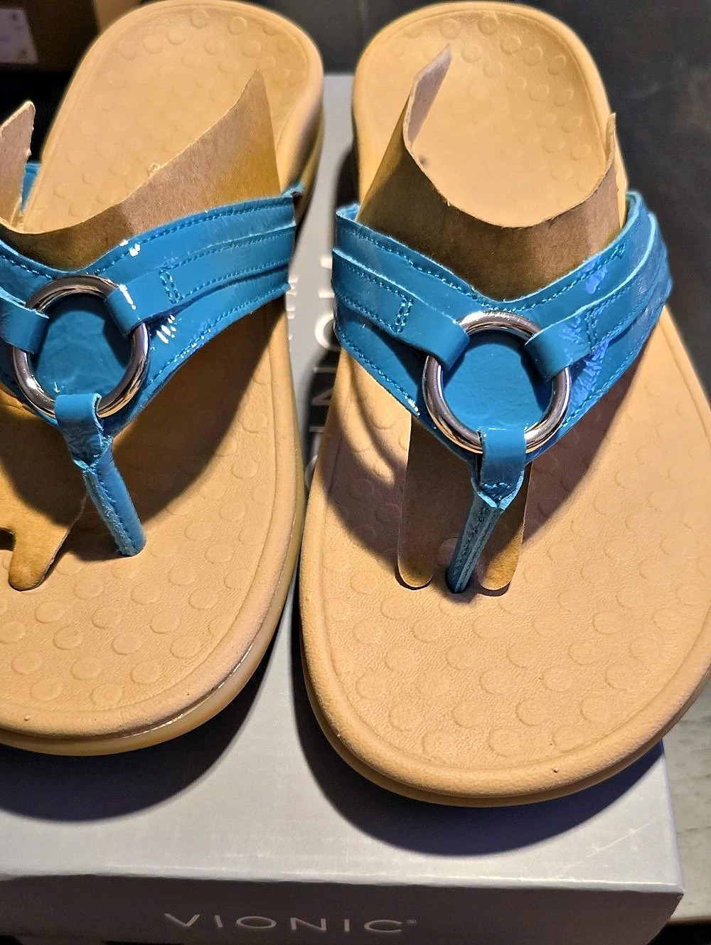 Vionic Aloe Lake Blue Toe-Post Patent Leather Sandals With Silver Ring NIB